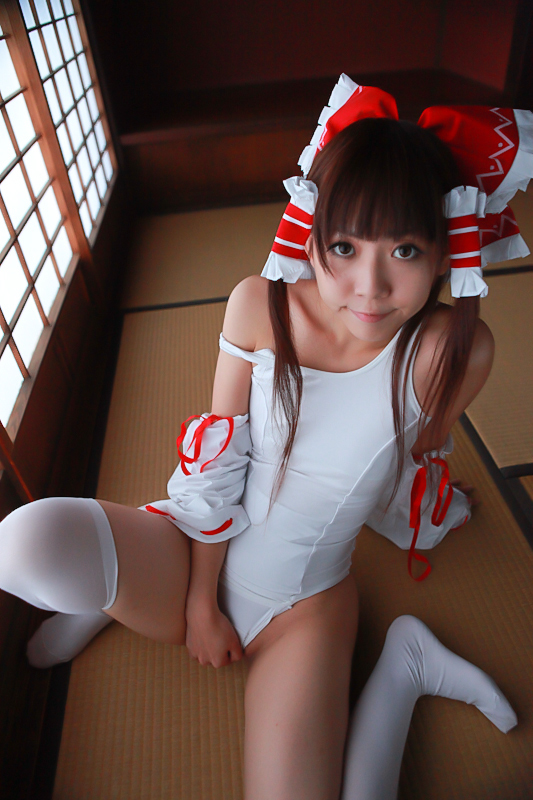 [Cosplay] Reimu Hakurei with dildo and toys - Touhou Project Cosplay 2